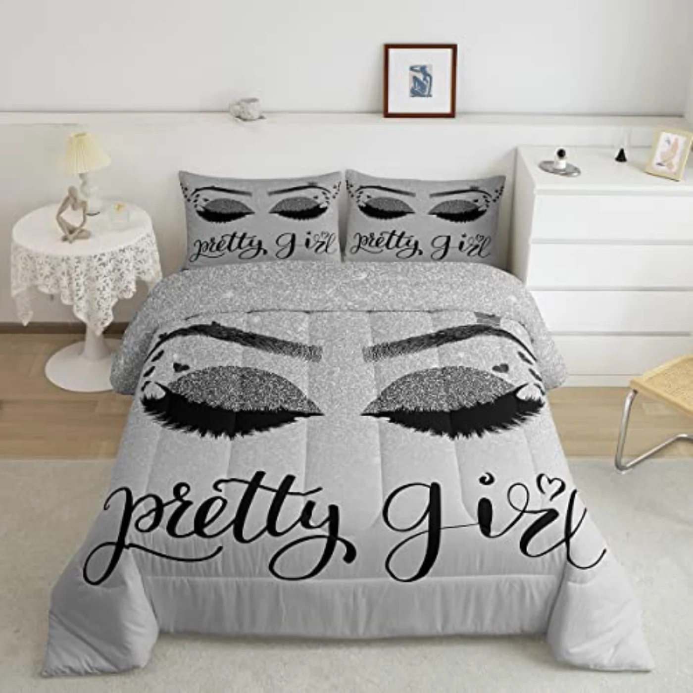 Eyelash Girs Women Comforter Set, Twin